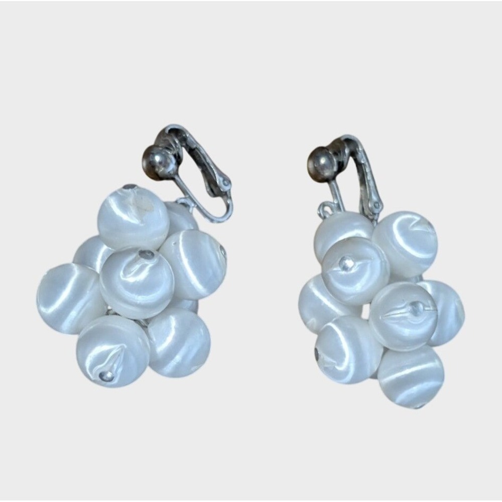 Vintage‎ Dangle Clip-on Earrings Satin White 2" Long Retro Cluster Silver-tone